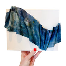 Load image into Gallery viewer, 8x10 white with navy
